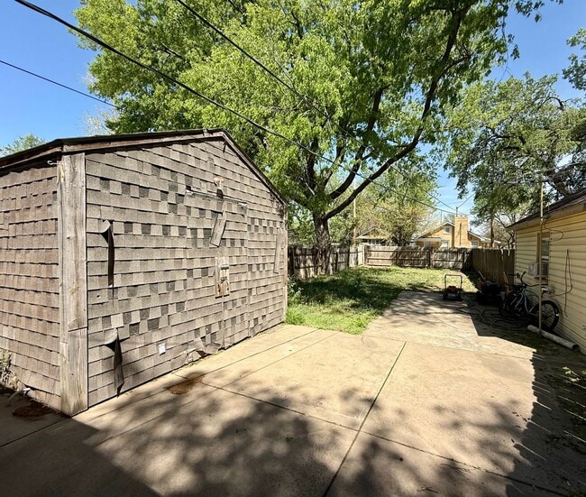 Building Photo - 1646 Greenwood