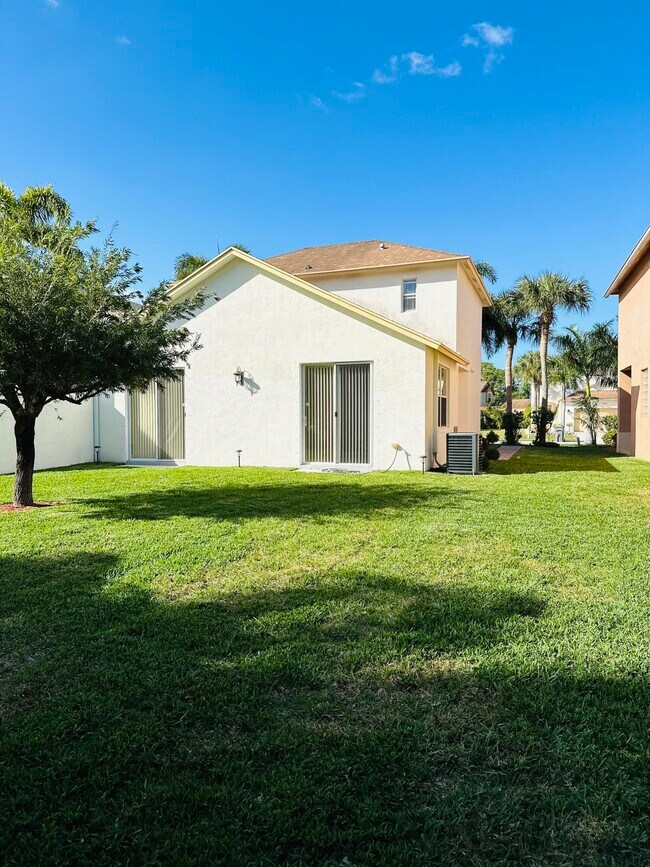 Building Photo - 5780 Azalea Cir