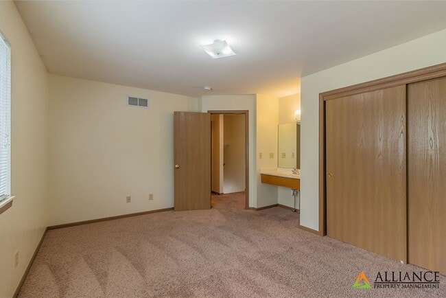 Building Photo - 928 Moro St