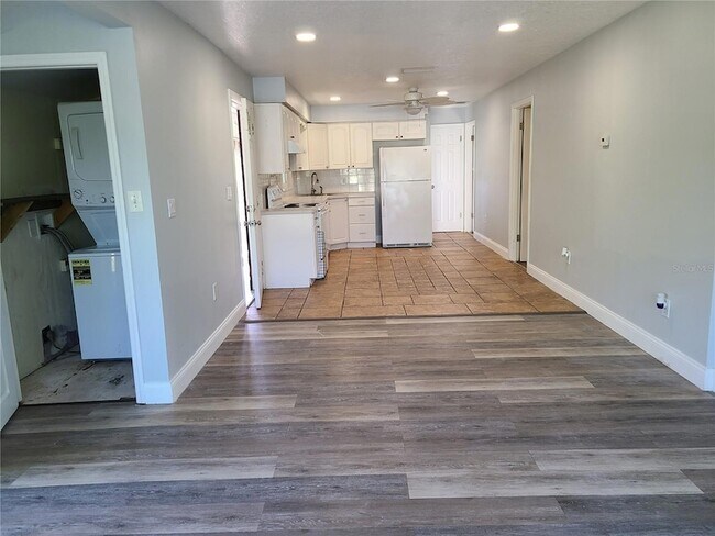 Building Photo - 6540 Lincoln Rd