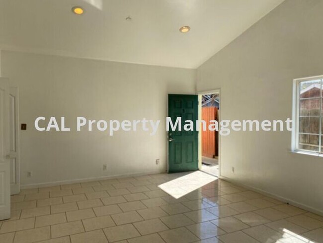 Building Photo - Two Bedroom for Rent in King City, CA!
