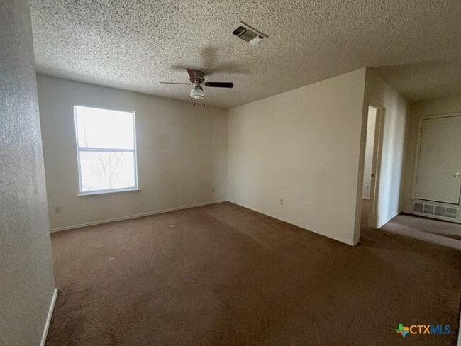 Building Photo - 2607 Schulze Dr