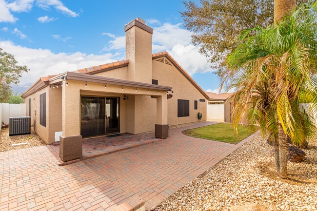 Building Photo - 9150 W Grovers Ave