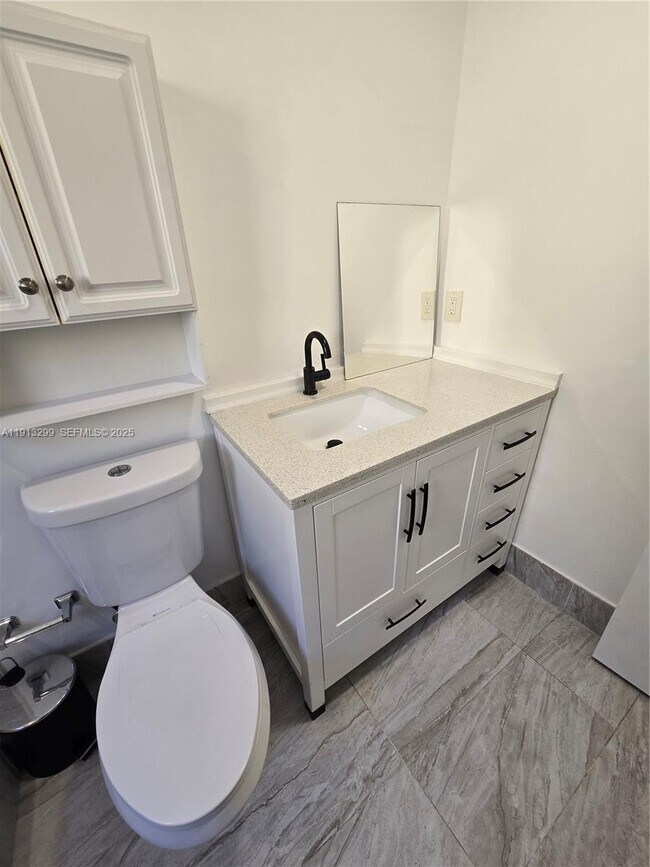 Building Photo - 1629 SW 6th St