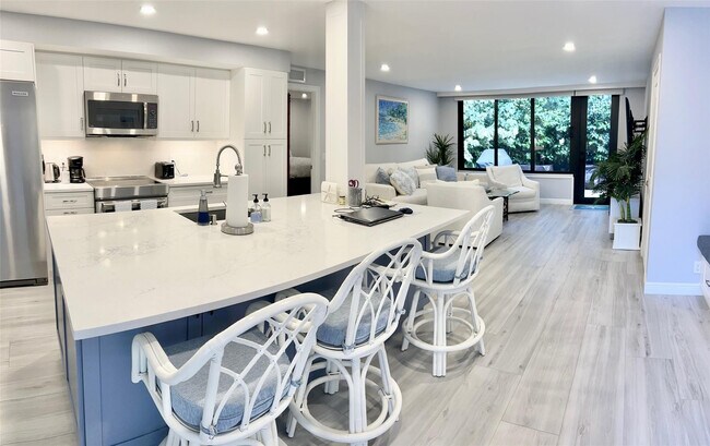 Building Photo - 1556 S Ocean Ln