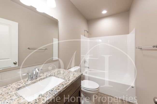 Building Photo - Brand NEW Home!  Overlooking the Golf Course!