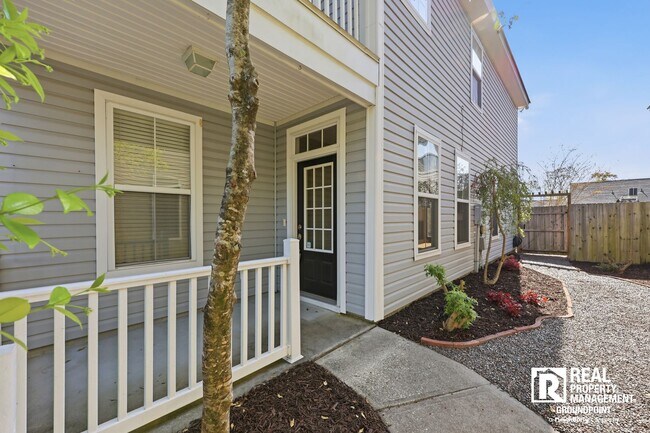 Building Photo - 4BR | 2.5BA | Balcony | Fenced Yard