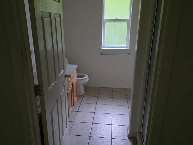 Building Photo - 1610 SE Cortland Ave