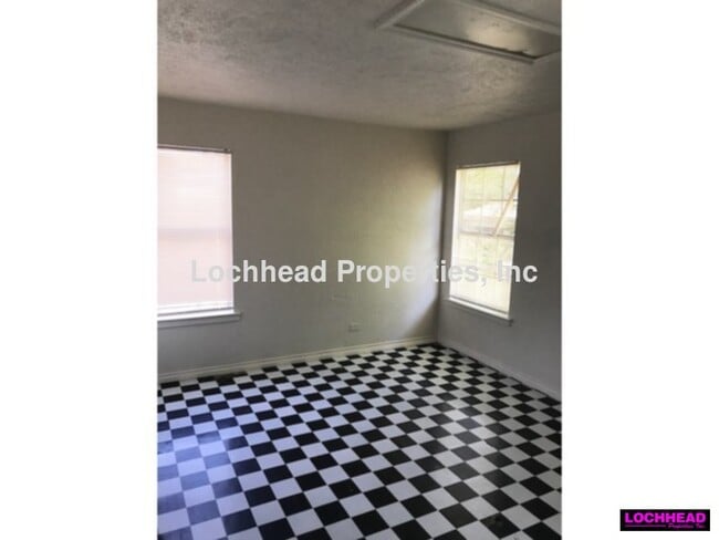 Building Photo - 1 bedroom duplex!!!! Dallas!