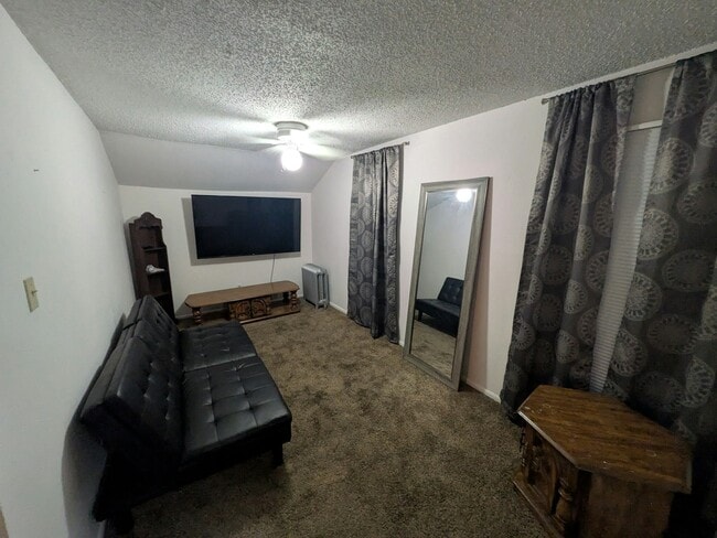 Building Photo - 82 200 N