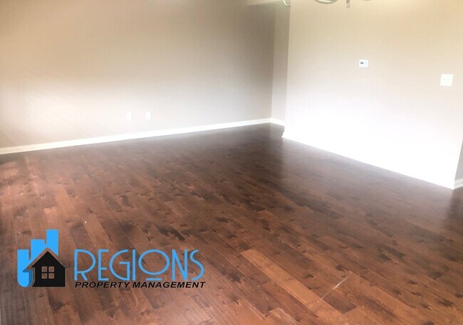 Building Photo - Beautiful 5BR 3.5 bathroom house in North East Normal. Large fenced in back yard.