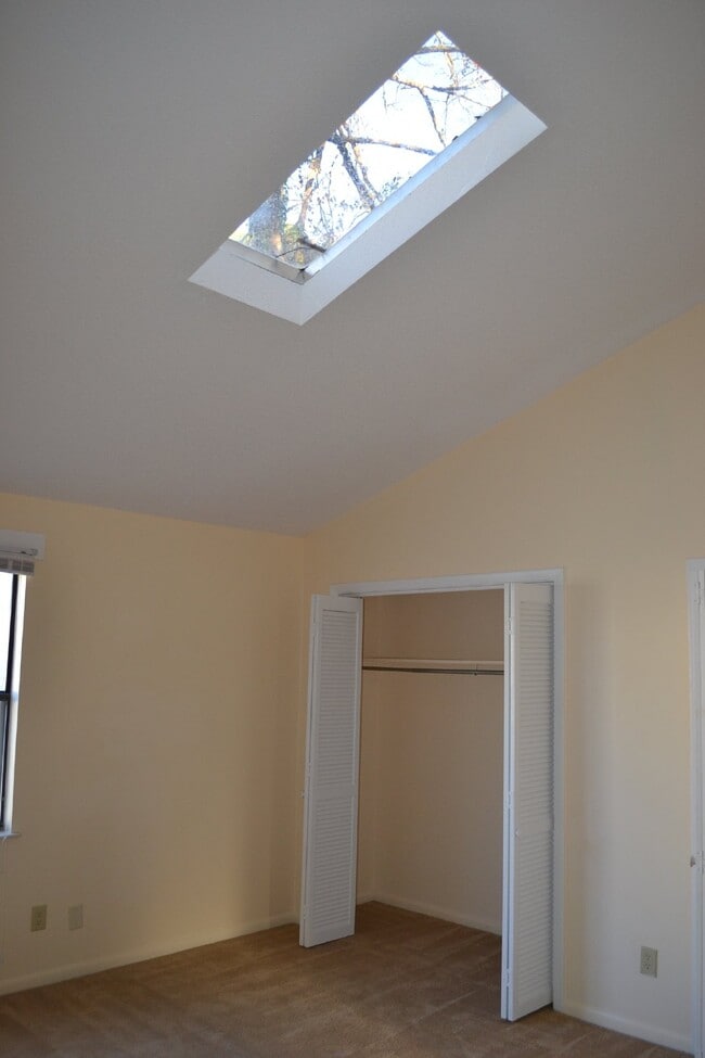 Building Photo - Home For Rent