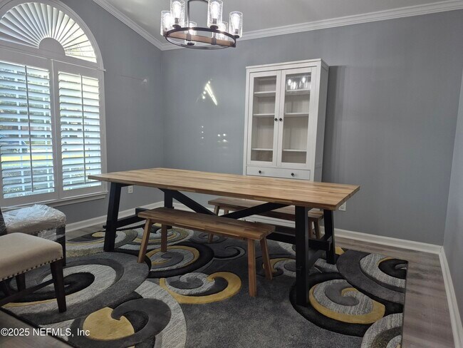 Building Photo - 1688 Northglen Cir