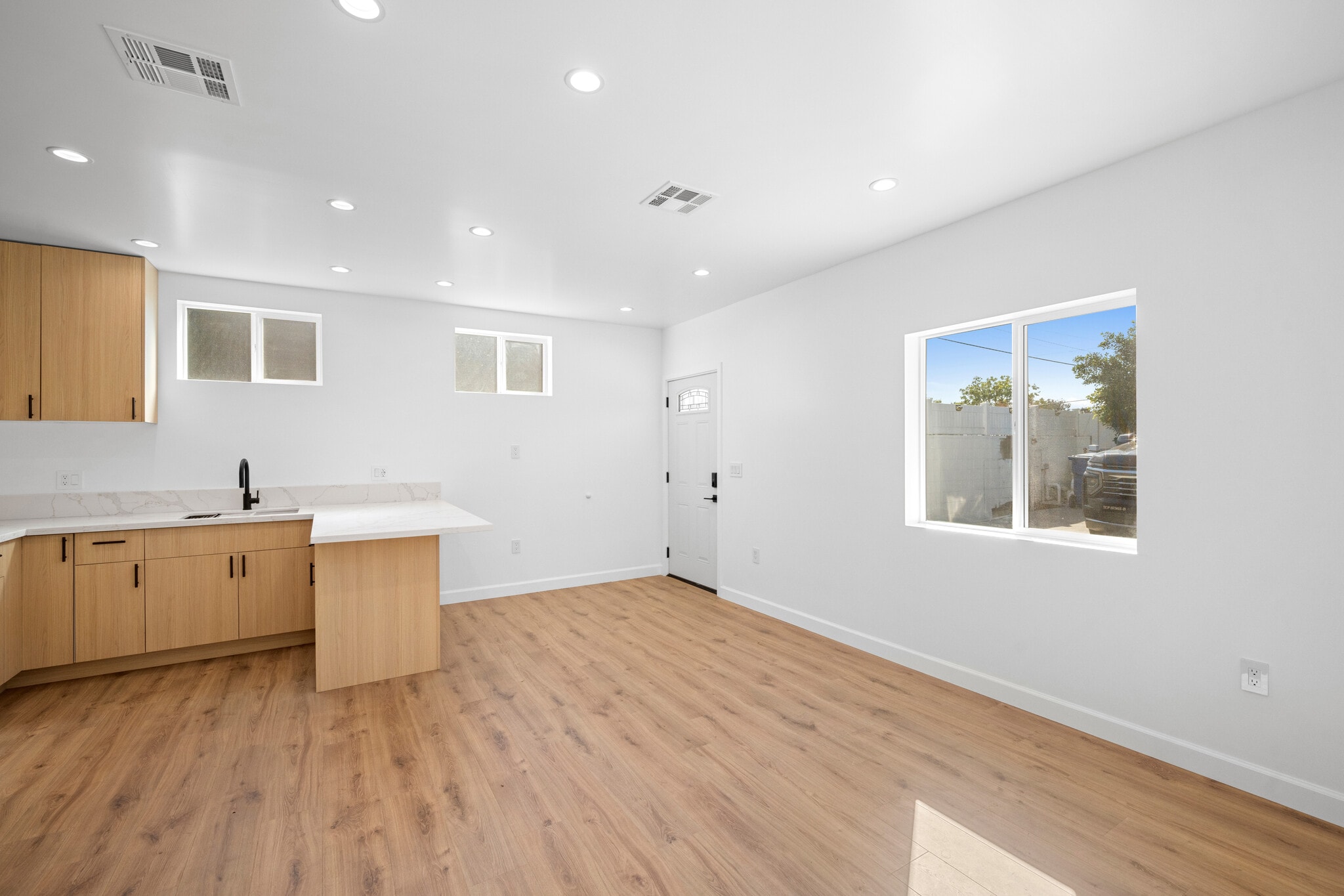 Building Photo - 14302 Van Nuys Blvd