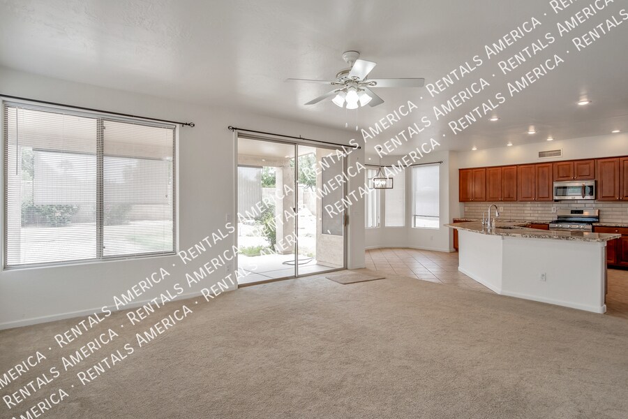 Building Photo - 2631 S Leonard Pl