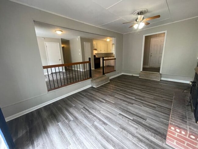 Building Photo - 1306 Northwoods Dr