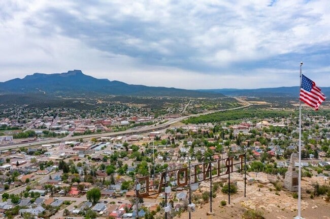 Building Photo - 4 bedroom 2 bath Home