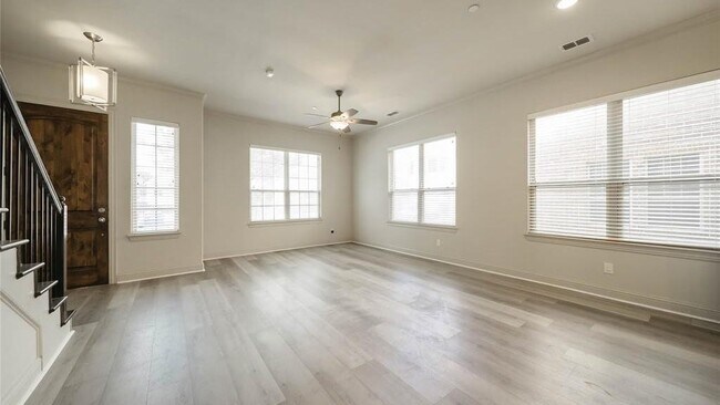 Building Photo - 2745 Troutt Dr