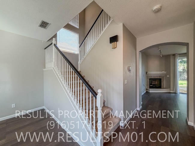 Building Photo - Lovely 4 Bedroom Home in Great Neighborhood