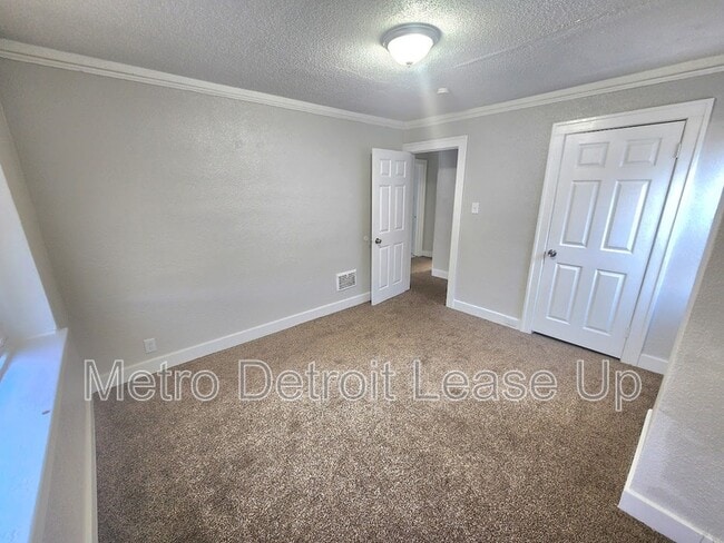 Building Photo - 3651 Buckingham