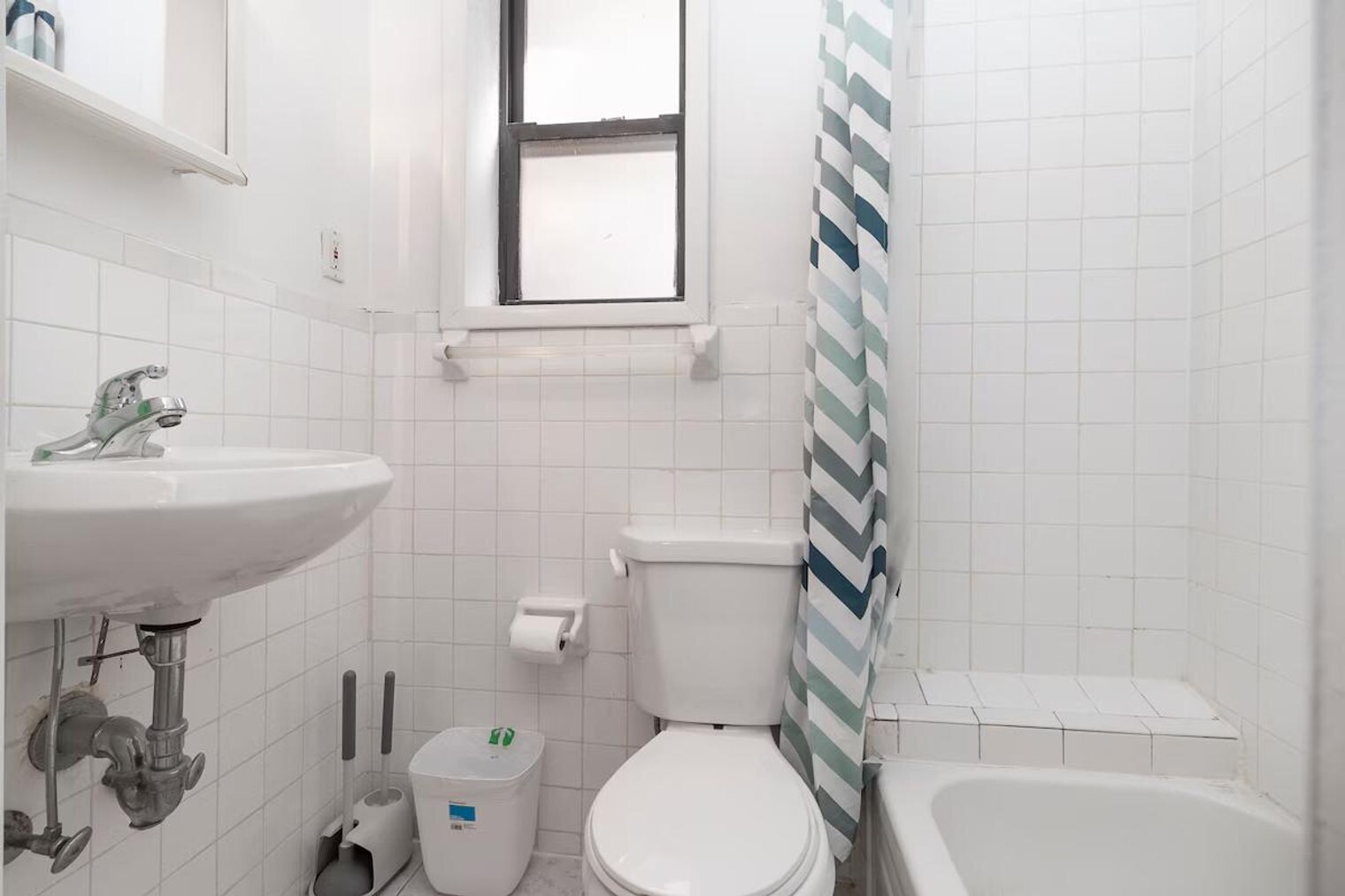 Building Photo - 334 E 94th St