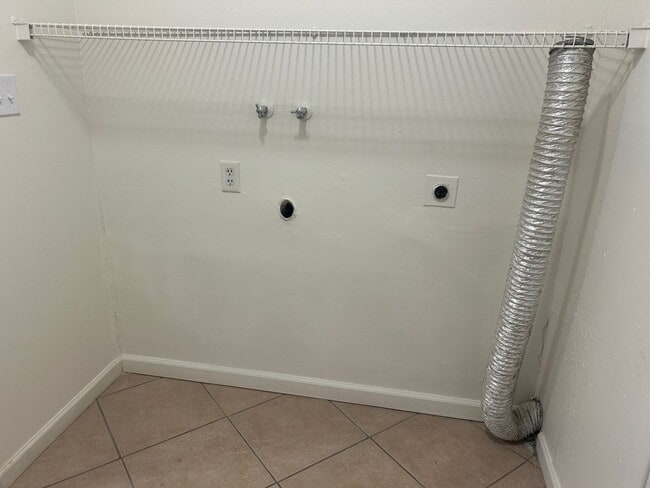 Building Photo - 435 E 9th Ave