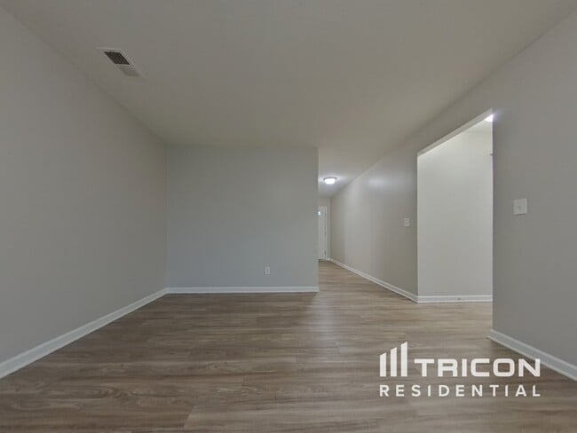 Building Photo - 909 Northern Dancer Ln