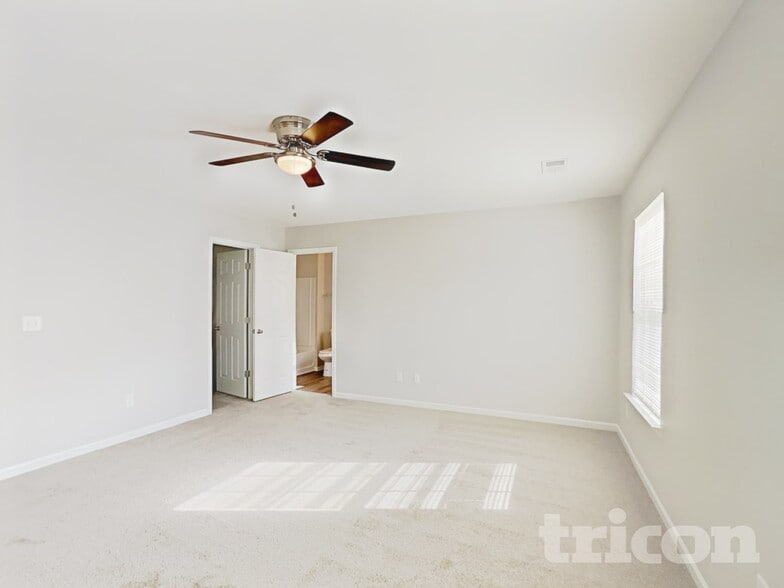 Building Photo - 225 Eagle Pointe Dr