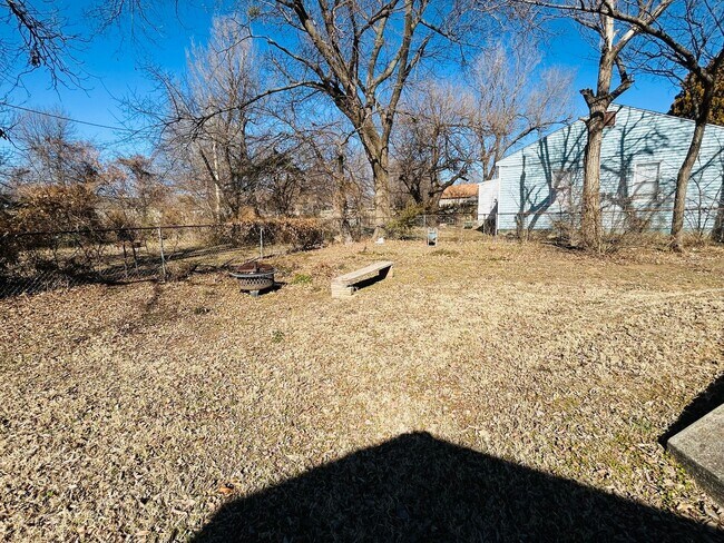 Building Photo - 601 Foster Pl