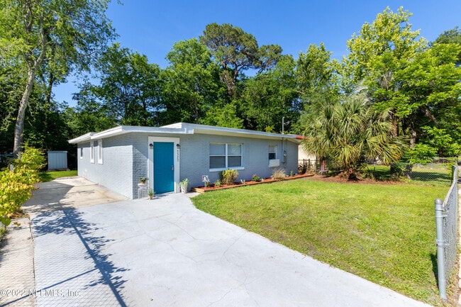 Building Photo - 3323 Rosselle St