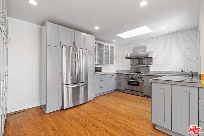 Building Photo - 949 S Muirfield Rd