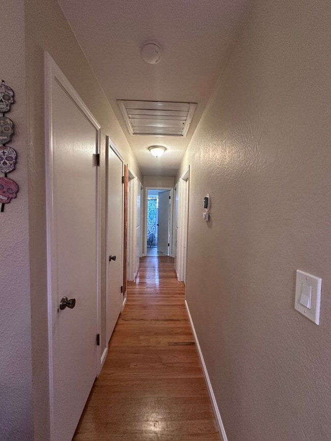 Building Photo - 1506 Manzanita Ln
