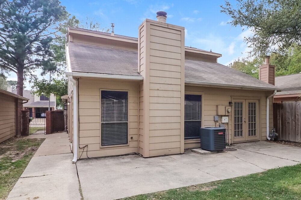Building Photo - 7722 High Village Dr