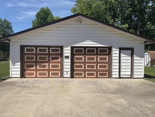 Building Photo - 111 Kassing Ave