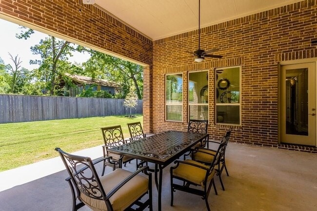 Building Photo - 2064 Bluestem Dr