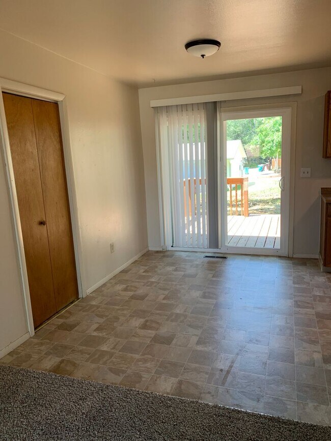 Building Photo - 3 Bed, 1.5 Bath Duplex in Central Fort Collins!