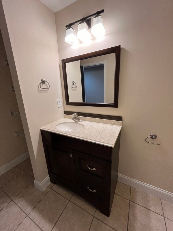 Building Photo - 1542 Monument Ave