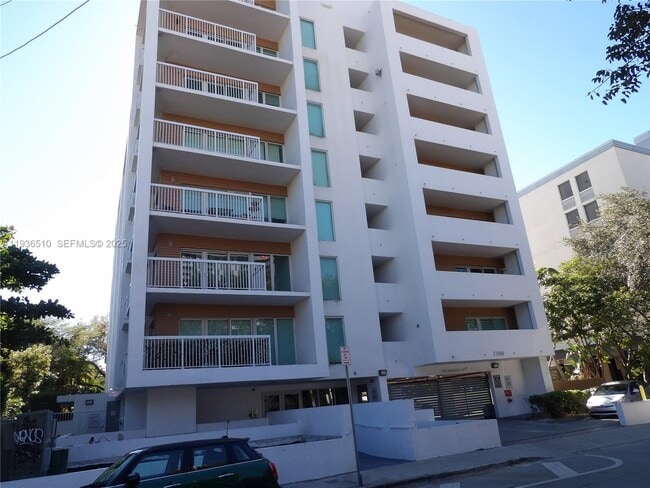 Building Photo - 2740 SW 28th Terrace