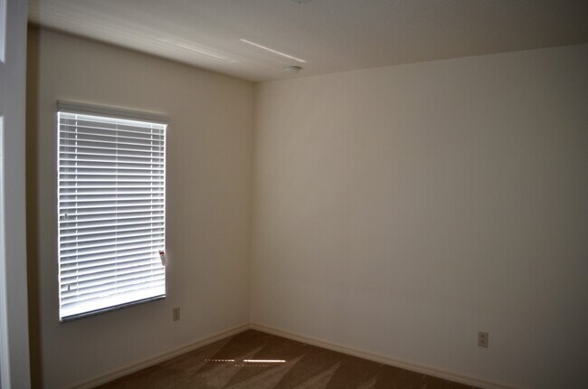 Building Photo - 3/2.5 Townhouse with 2-Car Garage in Turtl...