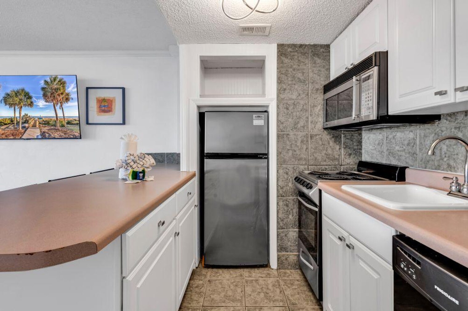 Building Photo - 2310 N Ocean Blvd