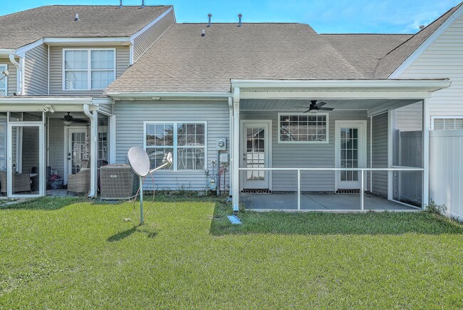 Building Photo - Charming 3-Bedroom Townhome in Summer Wood...
