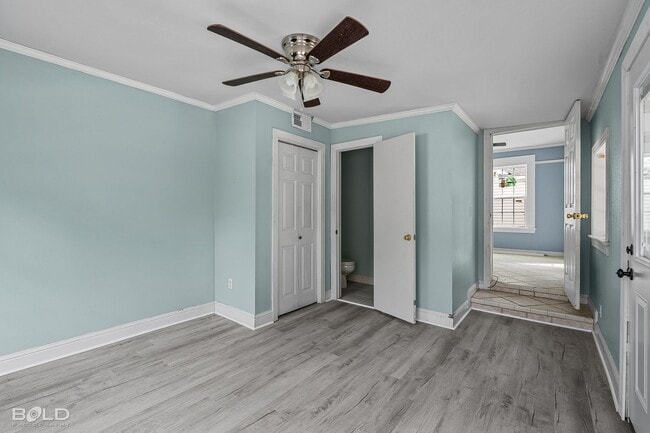 Building Photo - 237 E Elmwood St