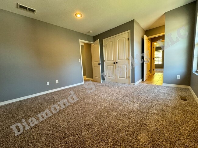 Building Photo - Updated 4 Bed Duplex close to MSU and Down...