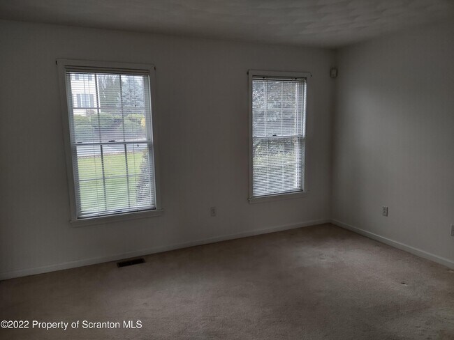 Building Photo - 1014 Fairfield Cir
