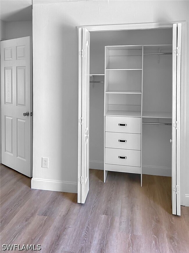 Building Photo - 434 NE 5th Ave