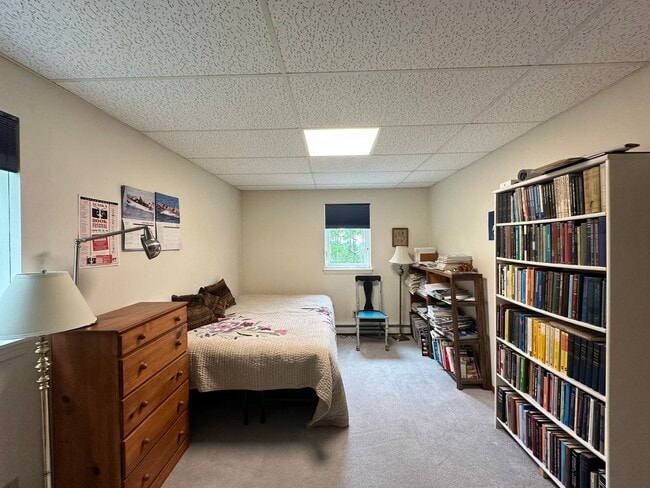 Building Photo - Fully Furnished 3BD/3BA Home with Solar Po...