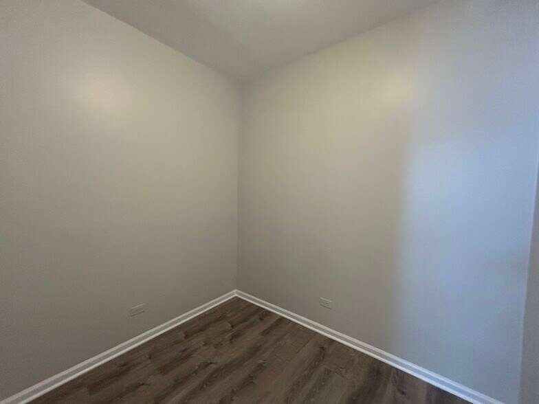 Building Photo - 2712 N Milwaukee Ave