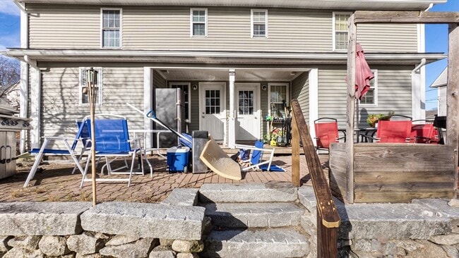 Building Photo - 6-8 Crescent St