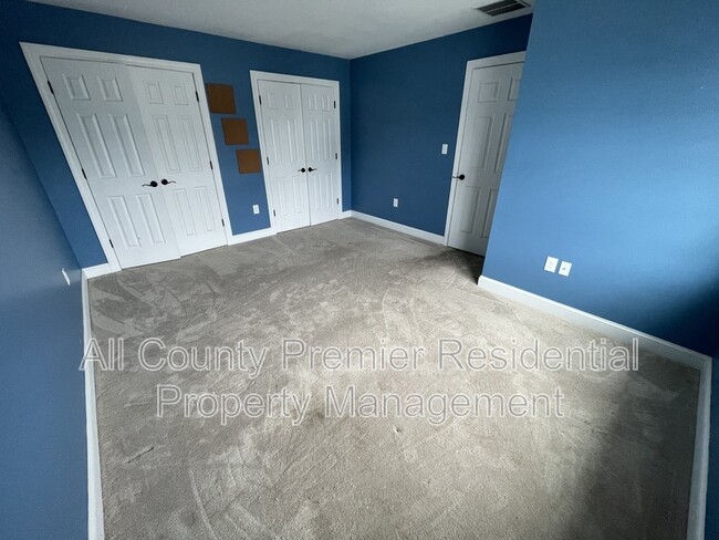 Building Photo - 833 Cranberry Rd