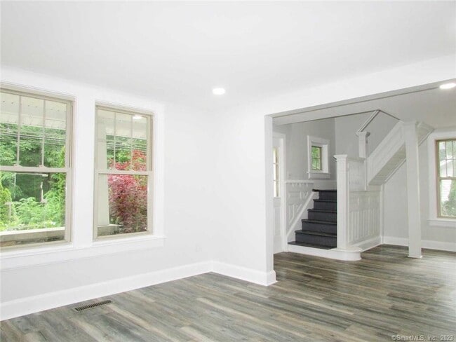 Building Photo - 93 New Harwinton Rd